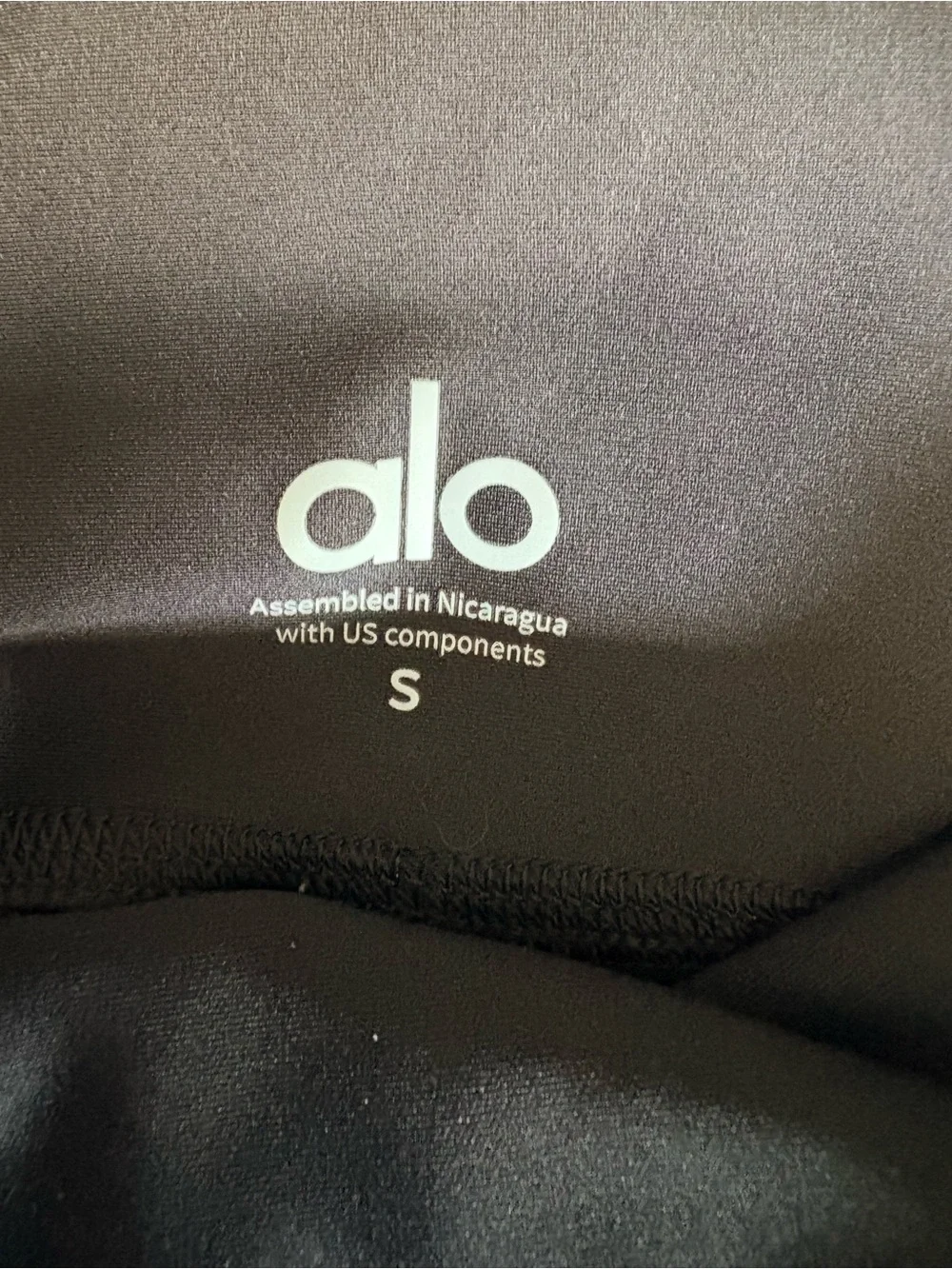ALO High-Waist Airlift Legging in Black. Size Small